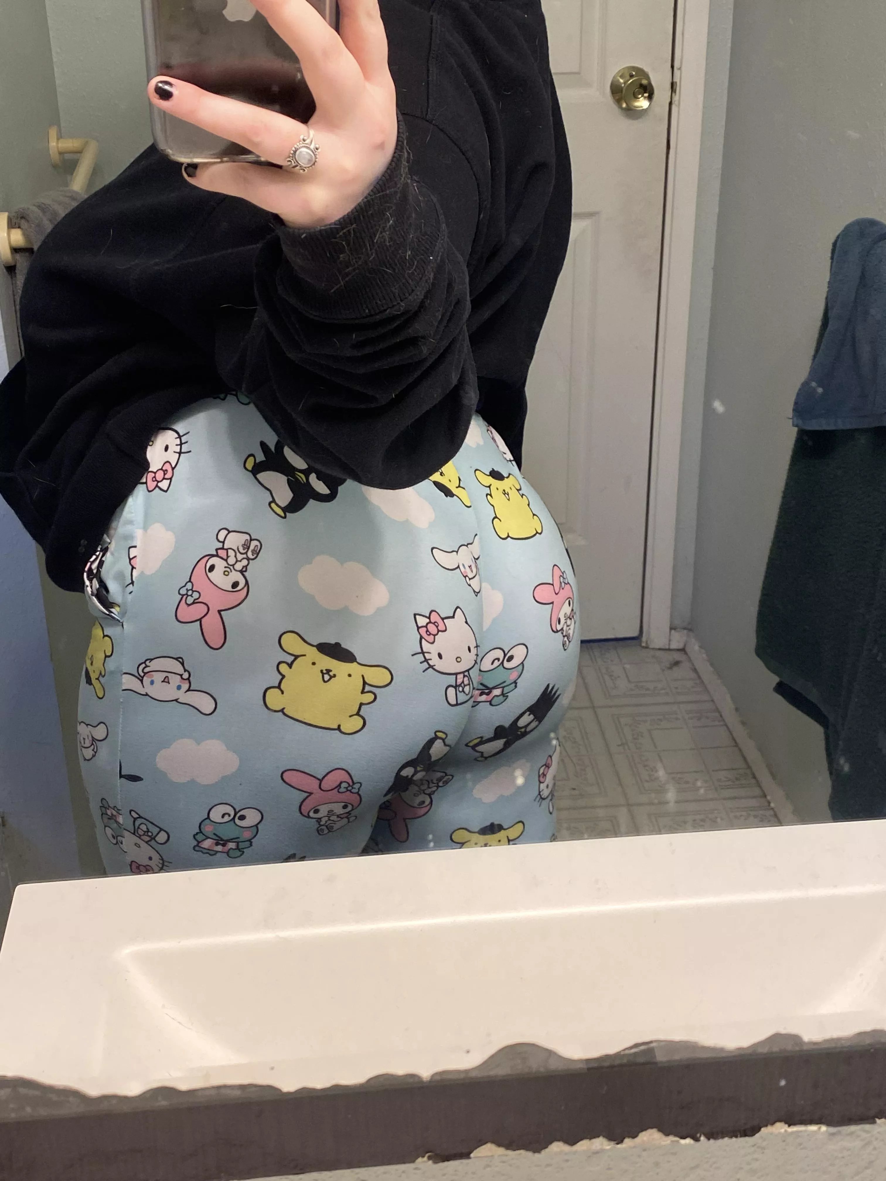 hello booty ;) 😘