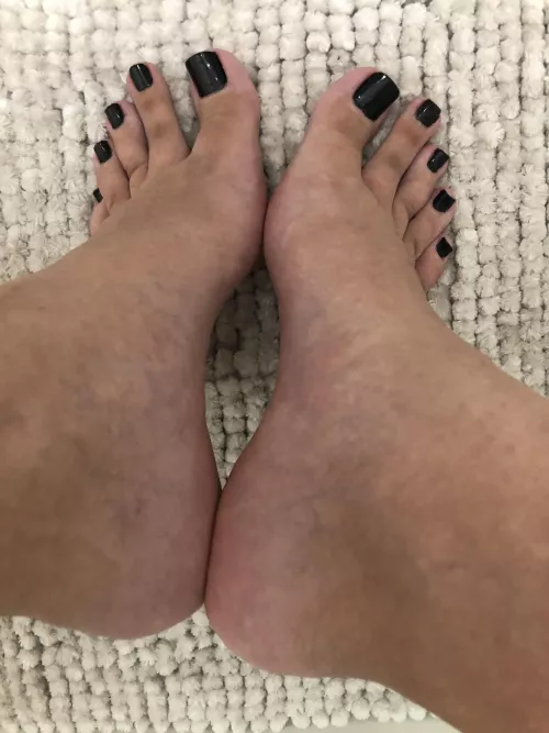 How do you like girls with black paws?