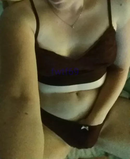 Hubby is away this morning, time for me to play!