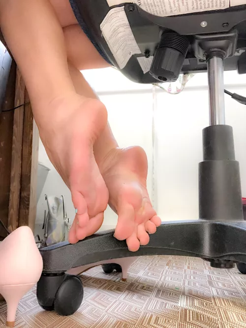 I dropped my pen, can you find it down there somewhere? 🥺