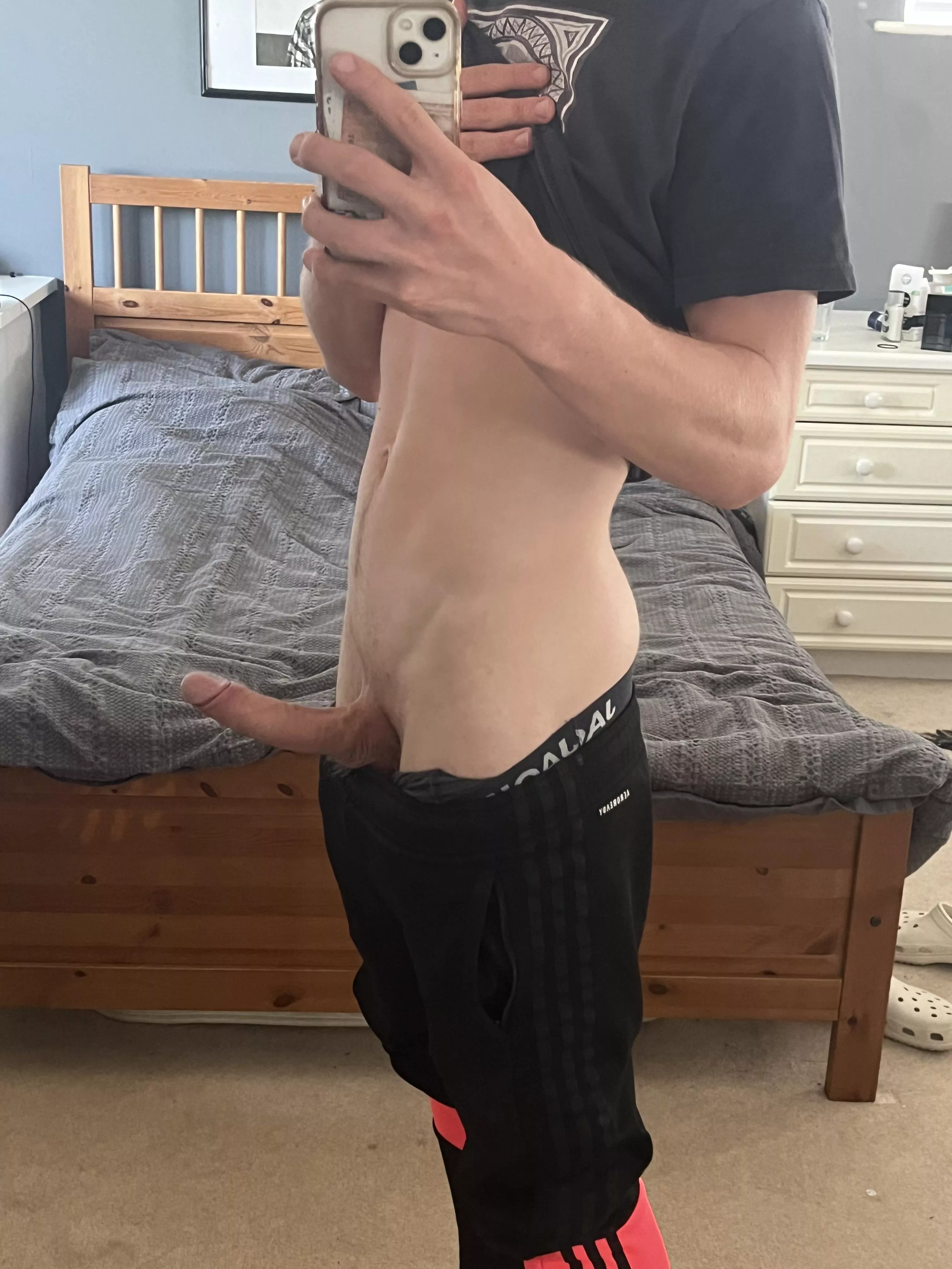im horny for some nudes ;) send me urs x