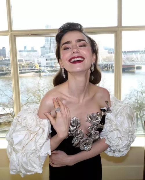 Lily Collins