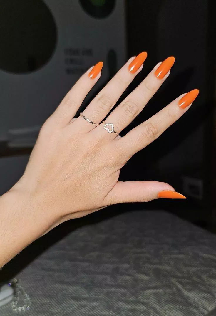 Looking for someone to trade nails/feet pics. Dm me