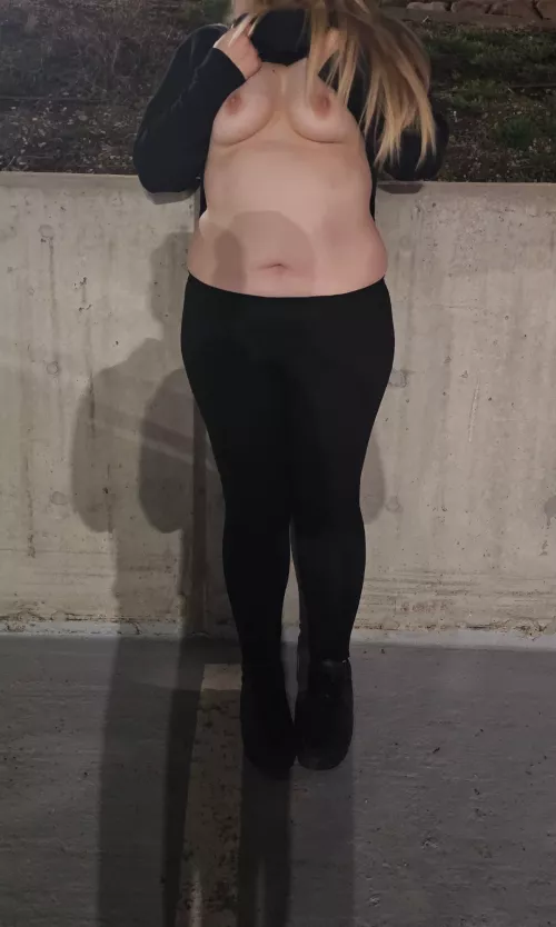 One last flashing photo from last week.. in the top level of our hotel parking garage 😌