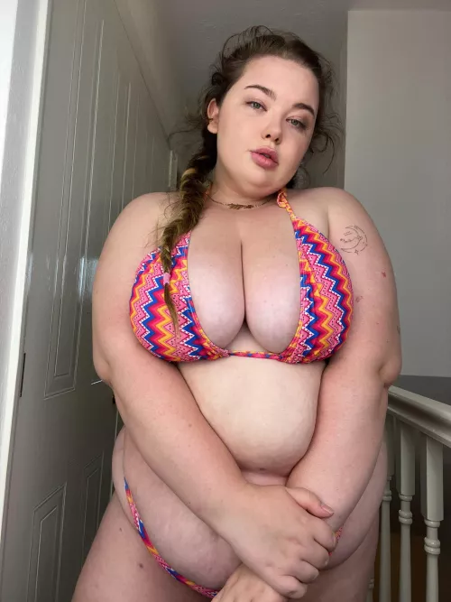 Rub some sun cream on me