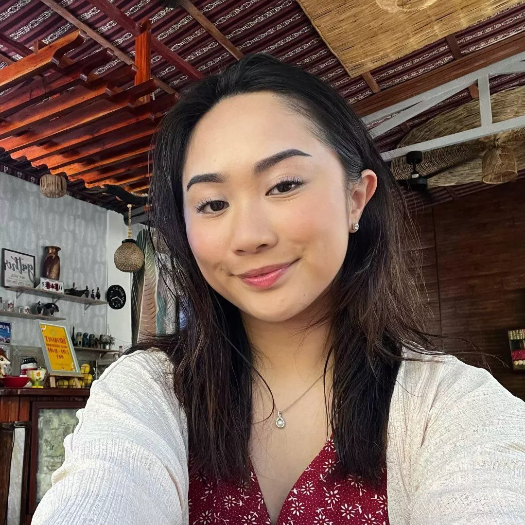 Sexy Filipina selfie