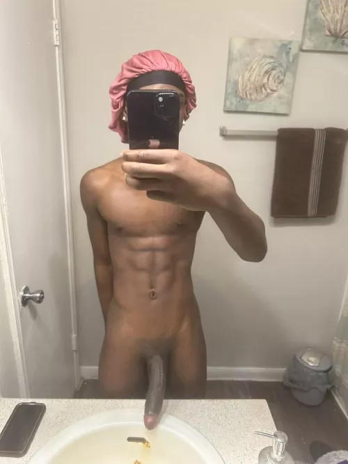 Someone show me they abs right now 