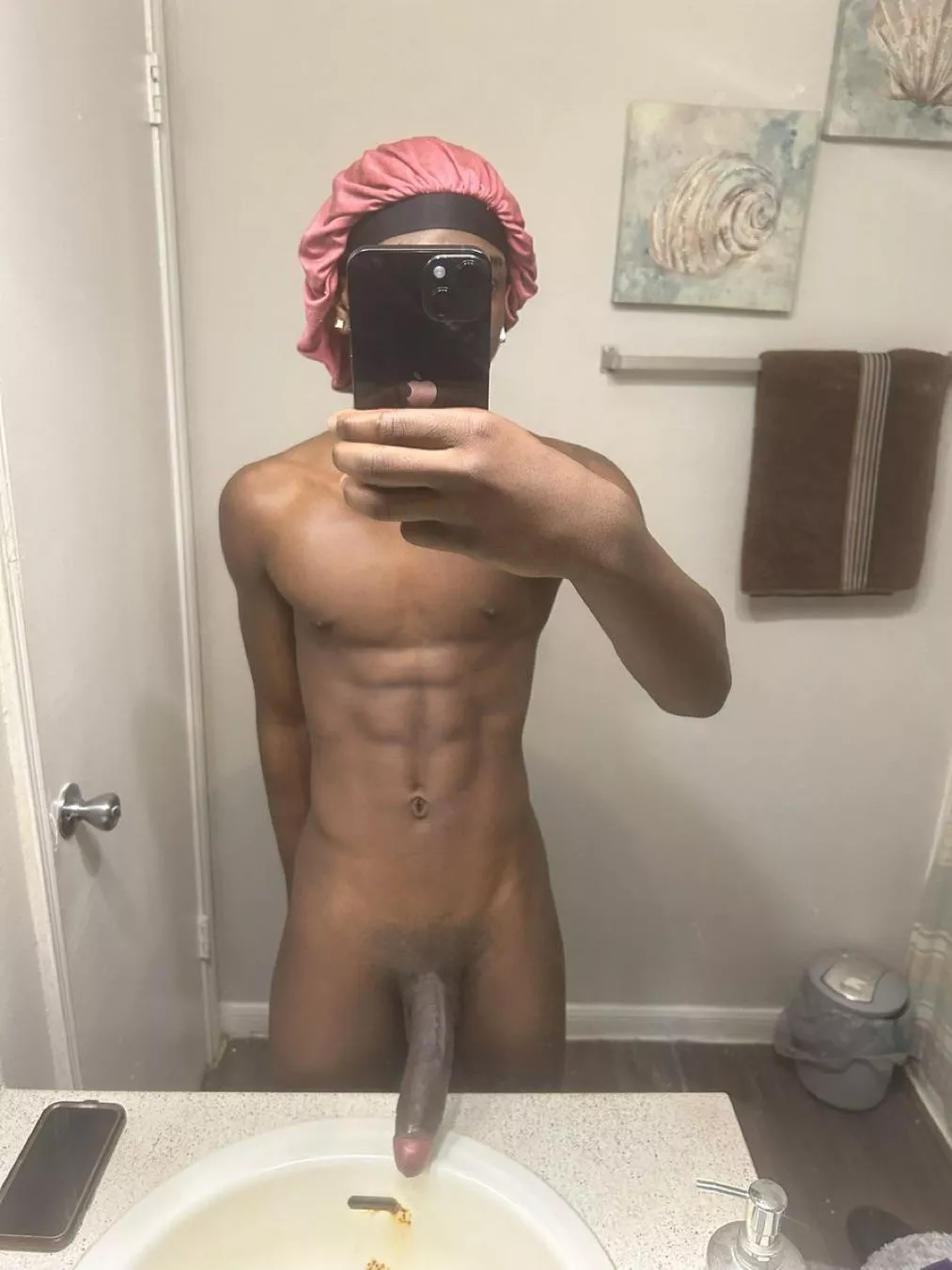 Someone show me they abs right now 