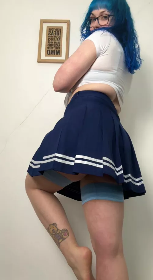 stop looking at the crack in my wall 😠