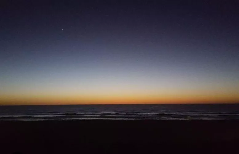 Sunrise + beach = ❤️❤️❤️