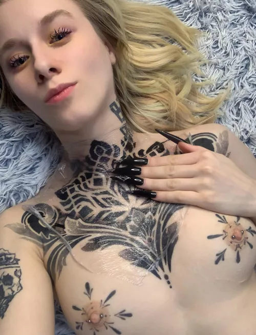 The tattoo hasn't healed yet and I'm already admiring it