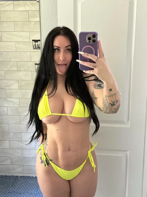 trying out neon colors 