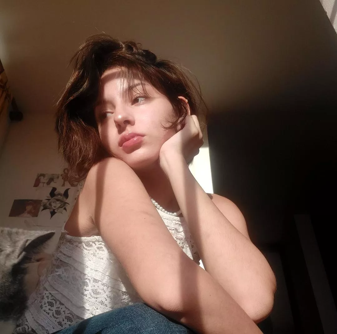 Valarie Ember (@valarieember) I'm new and shy ❤️