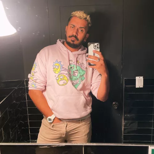 Went on a date, guy said i should get back on the boat and leave the country. I immediately left the date lol. But i thought i looked good :)