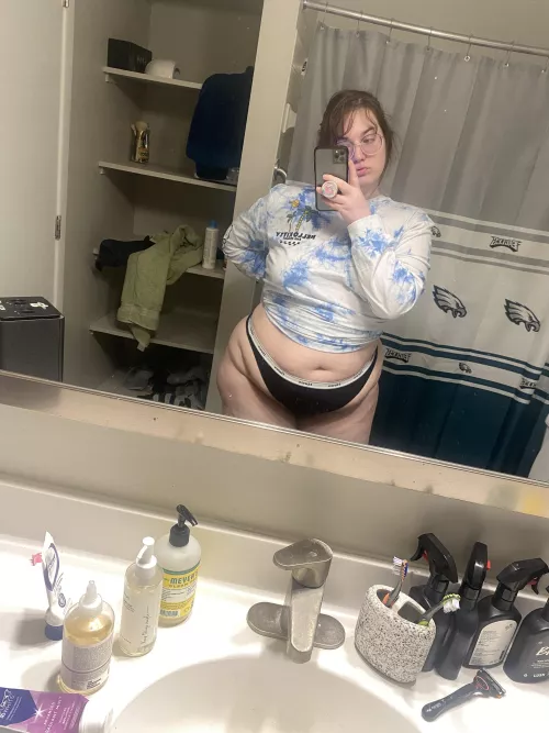 would you squeeze my thighs or hips first?