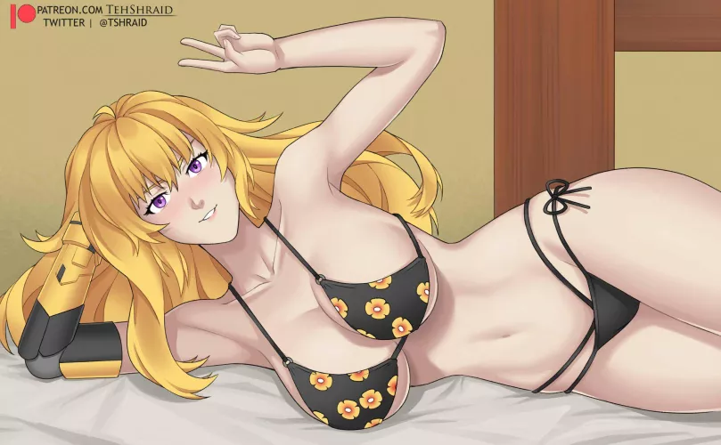 Yang posing in her bikini (@TShraid)