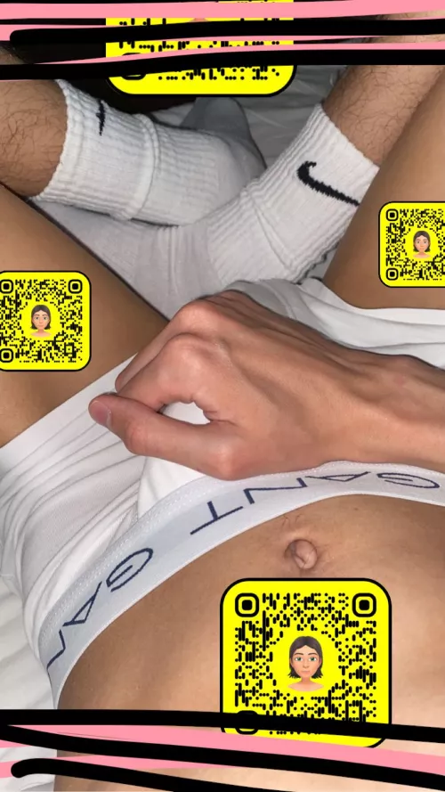 19 slim uncut virgin for big hunks/jocks. Snap: aminaj22915