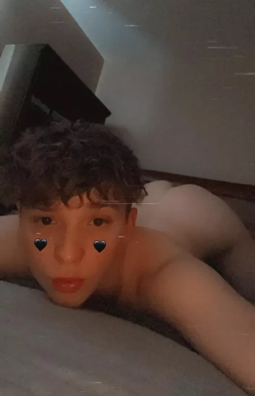 19yo pathetic, submissive, virgin sissy slut looking for someone to completely own, humiliate, feminize, and train me 💕