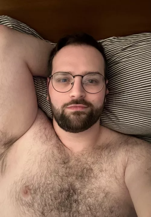 29 beefy hairy cub looking for pic trade, chat, and more. into all types of guys, but hairy dudes, verbal dudes, & face pics get my attention quickly. hit me up with age @oaken-nickel