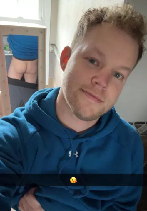 (31) need a hot top guy maybe a regular who shows face. Cody20962