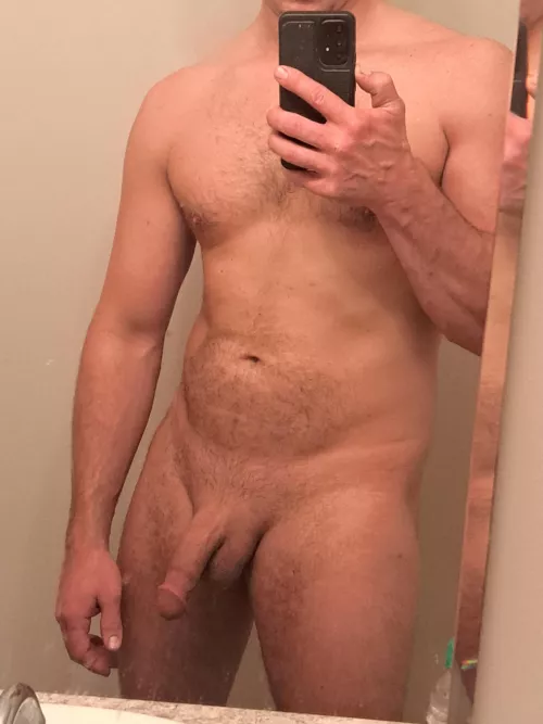[34] Been in the gym working on my dadbod 🤟