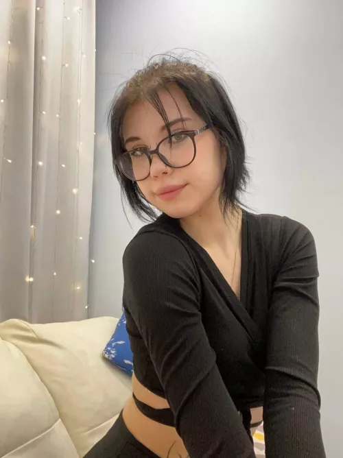 Boss, your youngest secretary is here, give me instructions.