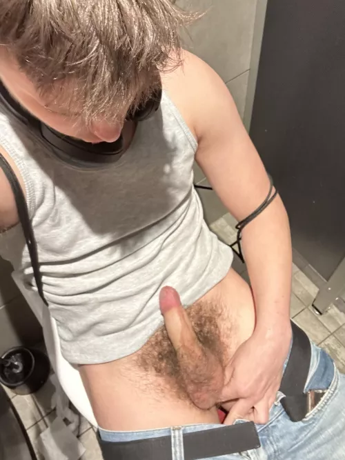 Can I send you my hot cumvid please?😳🤤