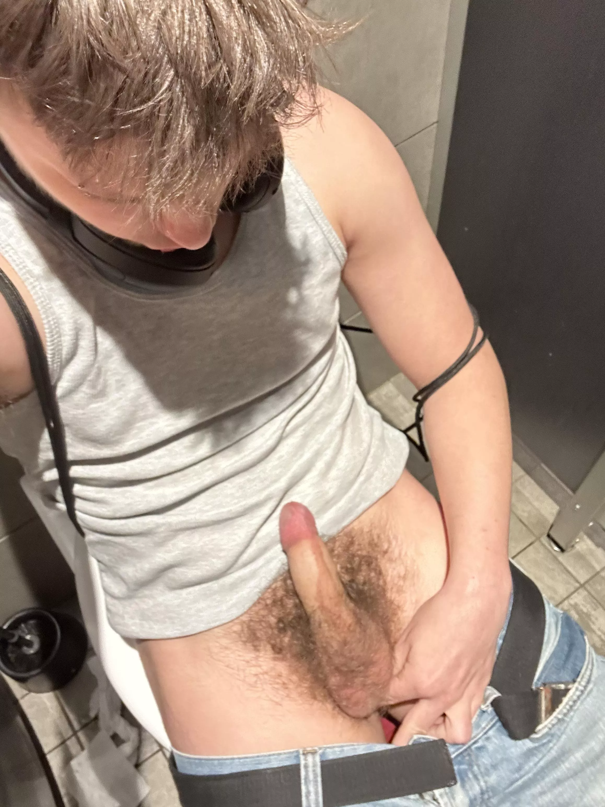 Can I send you my hot cumvid please?😳🤤