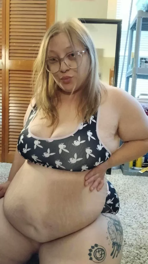 Come feed me lots of sweet treats then fuck me to sleep, daddy