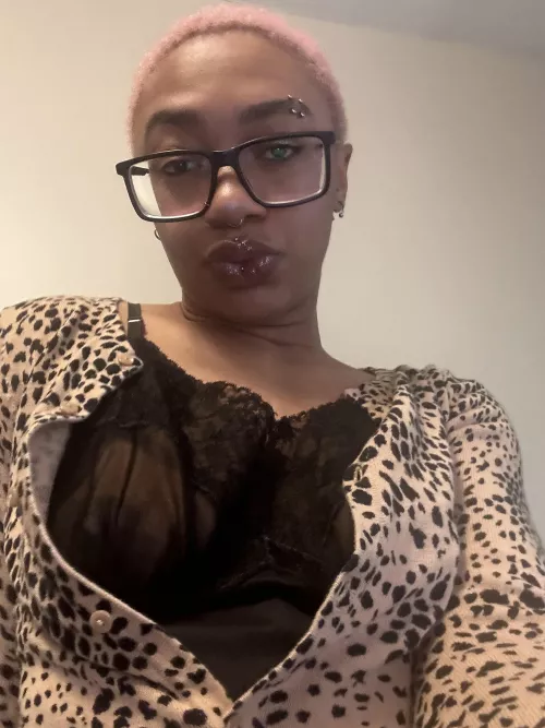 come give mommy a kiss