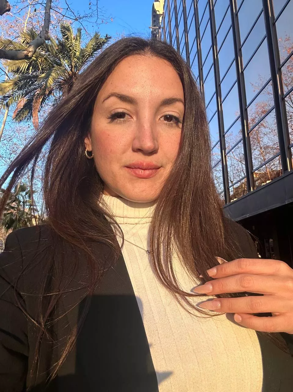 Confidence level: selfie expert.