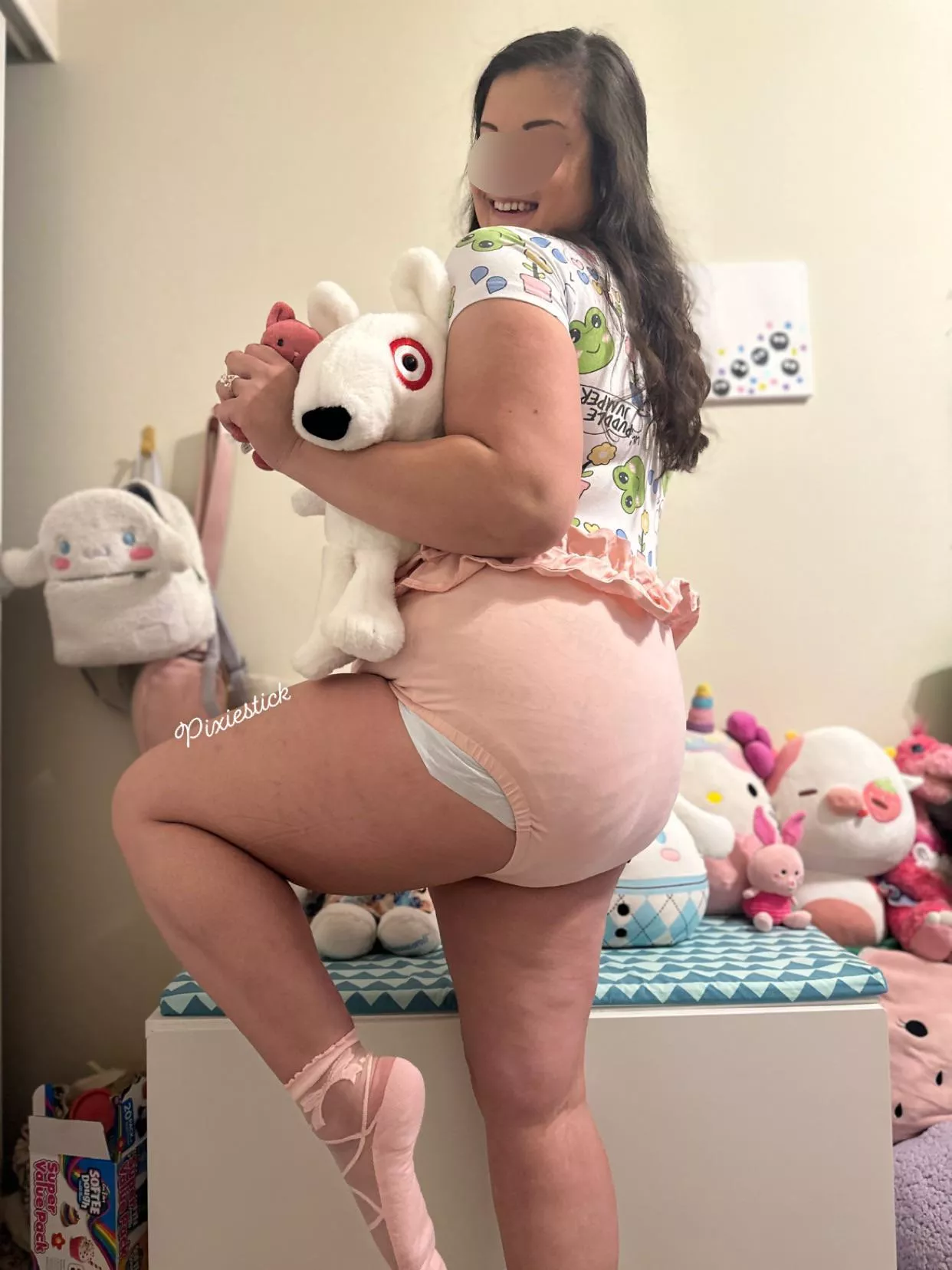 Diapers & stuffies are better then people and you can't change dis girls mind 😝💛