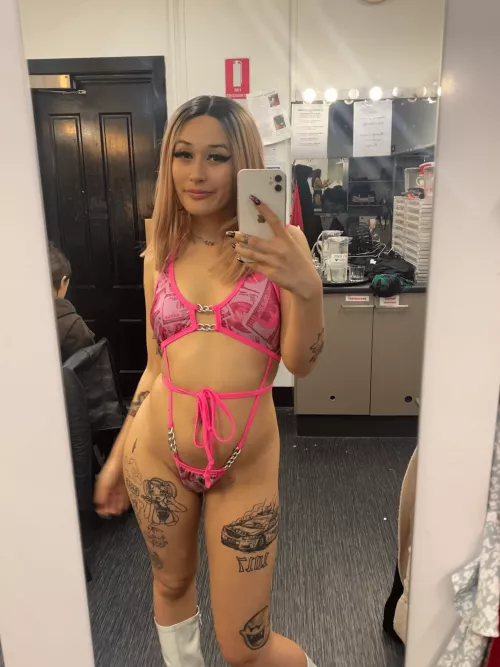 Do I look adorable in this outfit?