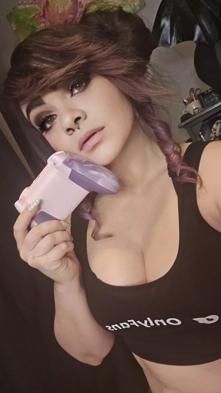 Do you like gamer girls ;) [OC] (@DixonxCider) [OnlyFans]