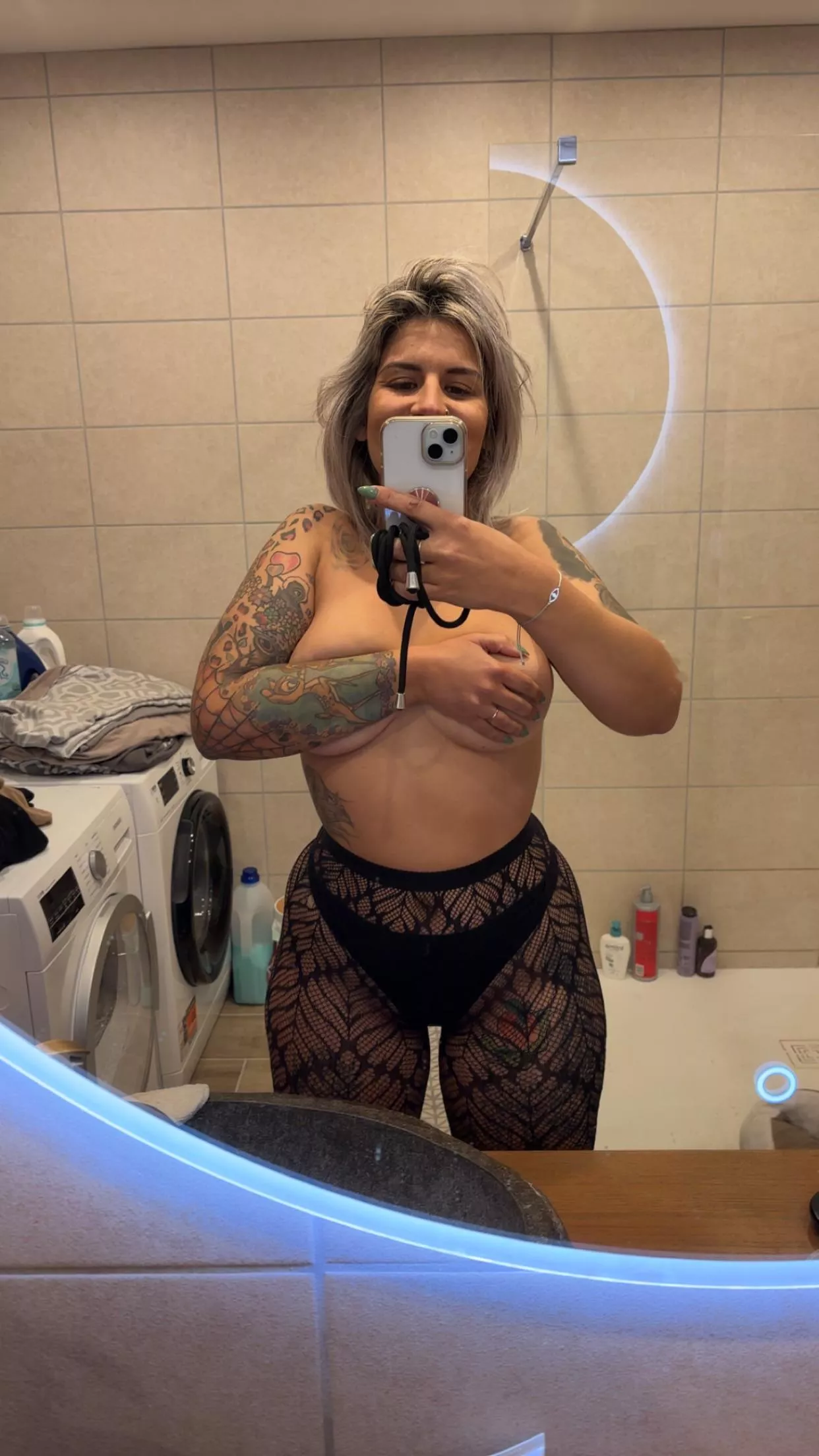 Do you like girls with curves ? 