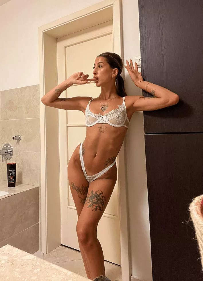 Do you think I’m too skinny :(