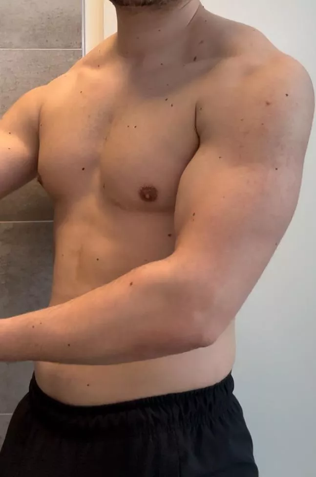 Girlfriend is away, need me a feminine bottom to replace her @trist20224779 ;)