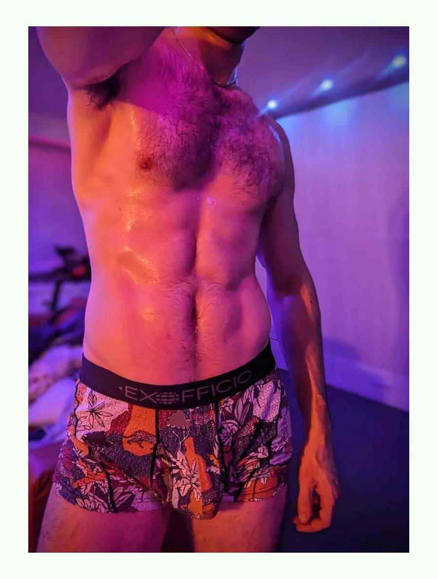 Hairy and sweqty! 😋