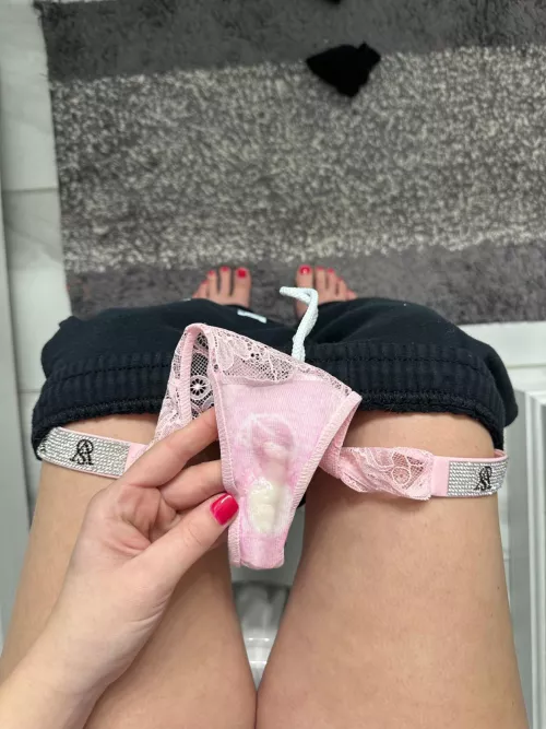 Here, let me sauce your sushi💦