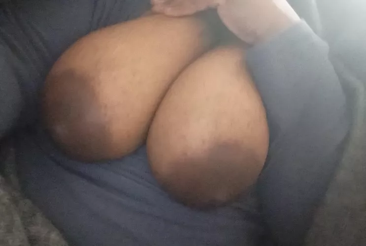 Hope you like your areolas big and brown 🤎😏
