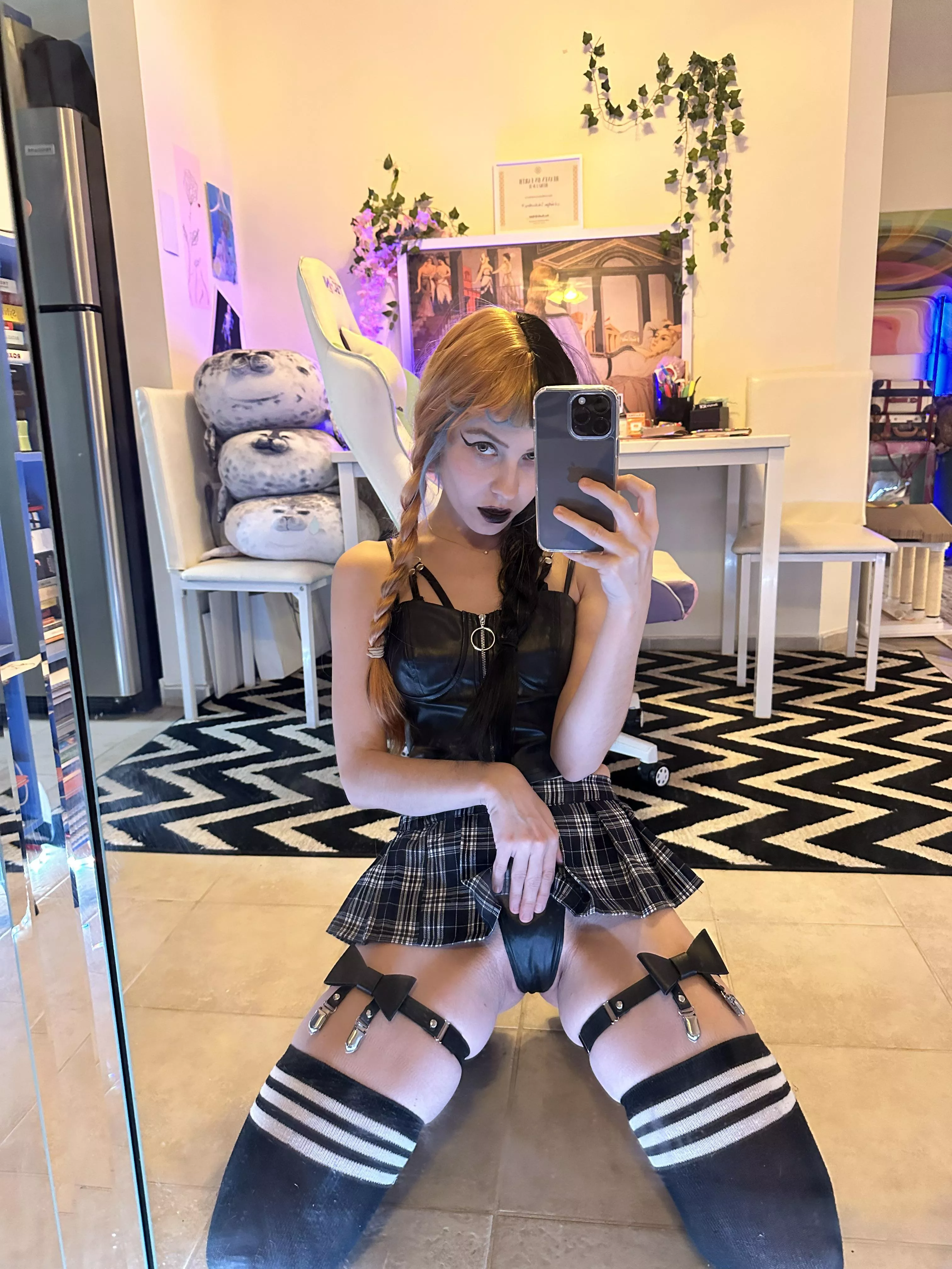 How about u forget the eclipse and come kiss me on these lips (your choice which ones) ;)