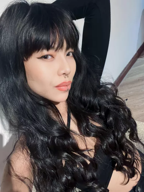 How long could you resist the temptation of my roommate's beauty? 💡