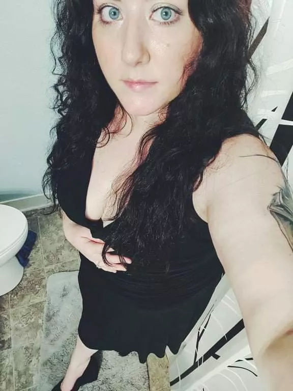 Hubby doesnt believe  that i can have all the dicks i could possibly want. Please blow up my inbox and show him exactly what i can have. Pics and details will catch my attention more  