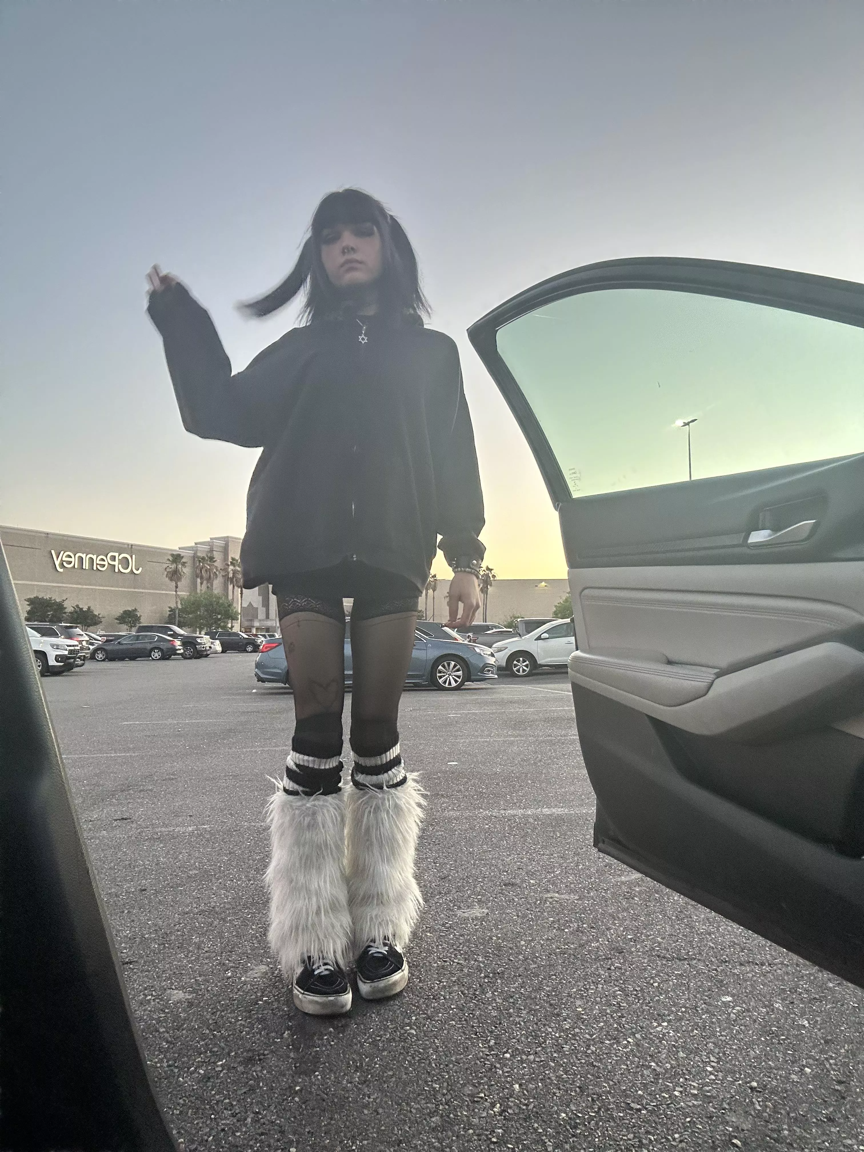 I keep a Glock in my skirt 🤭