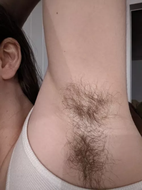 I love girls with hairy pits.. these are mine 