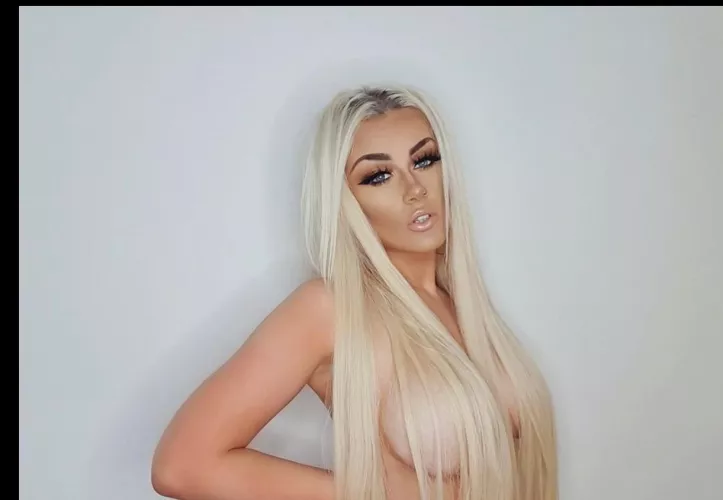 im that blonde a man can call to bang