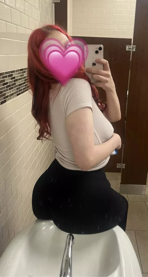 just turned 18 i’ve been so excited to join the nsfw pages! hi :))