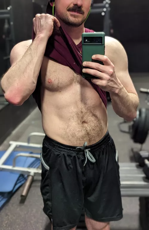 [M] Gym lighting is unmatched 
