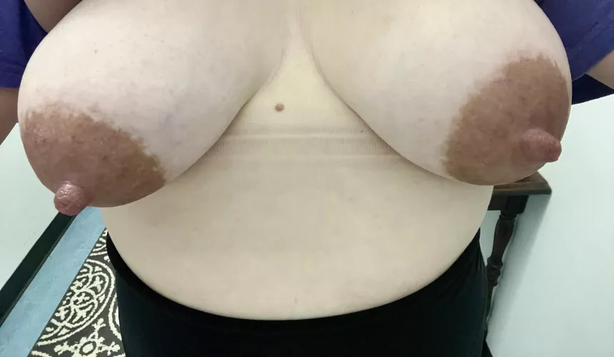 Mommy needs to pump 😘