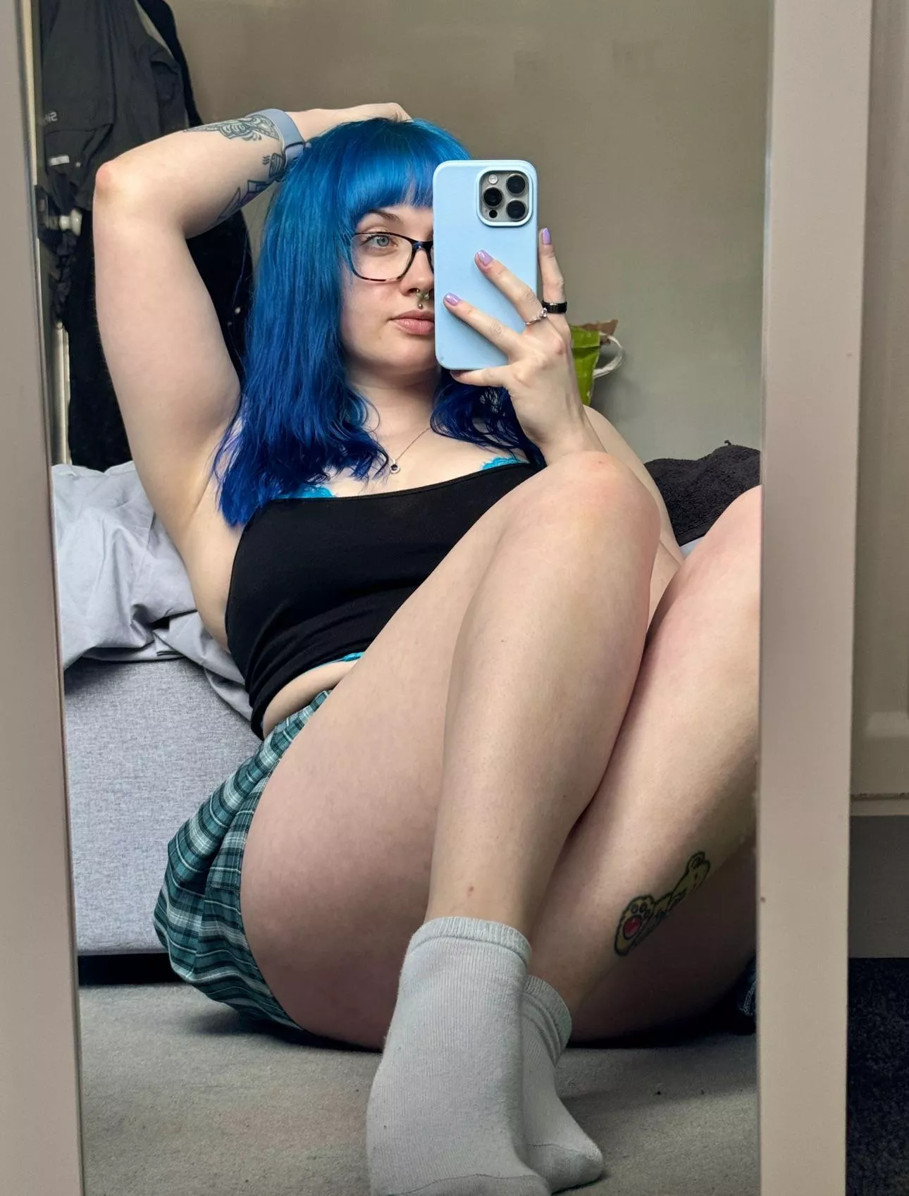 only cool people take selfies on the floor 🤷‍♀️